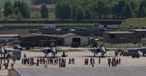 RAF Lakenheath jets scaled